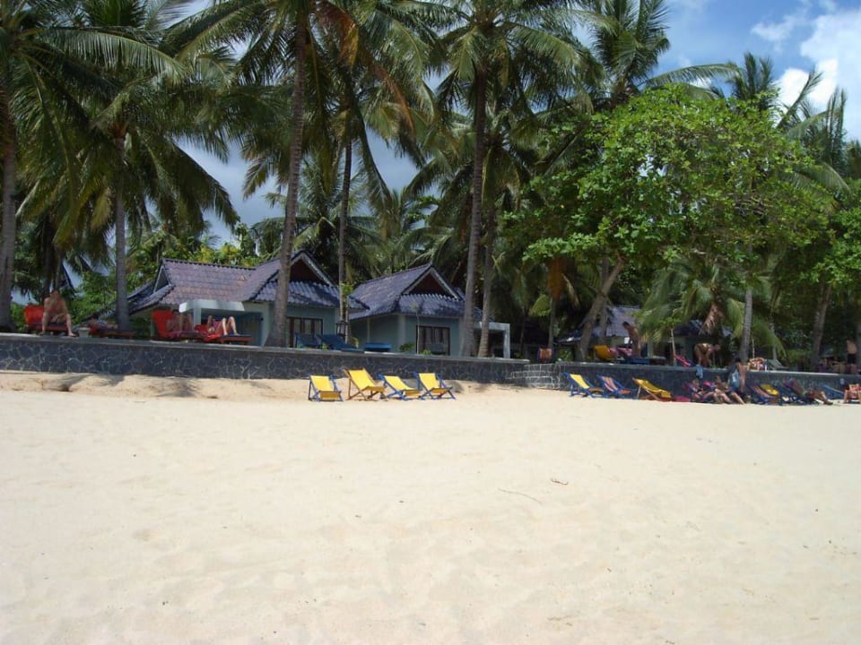 Blick vom Strand zum Resort NH Collection Samui Peace Resort