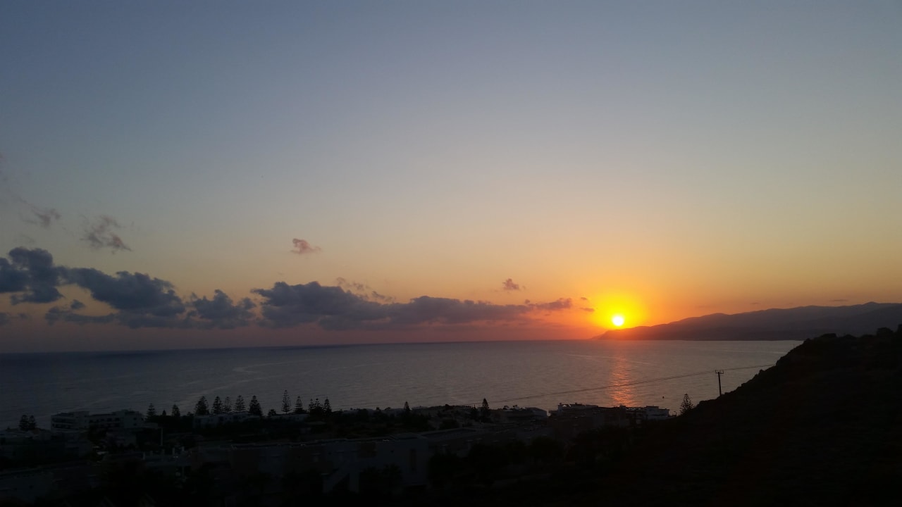 Sonnenaufgang von meiner Terrasse  Grand Hotel Holiday Resort