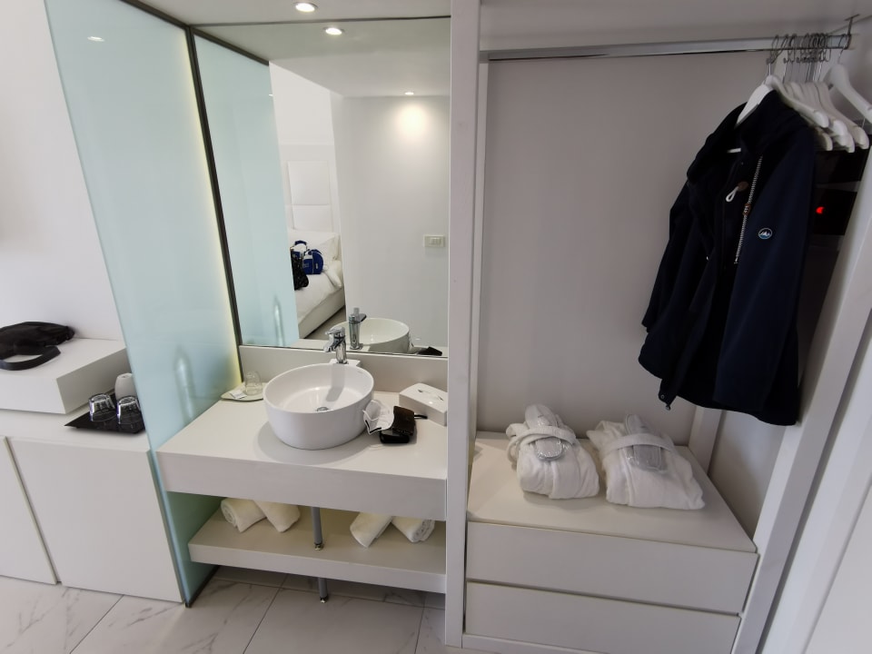 Zimmer Dimitra Beach Hotel & Suites