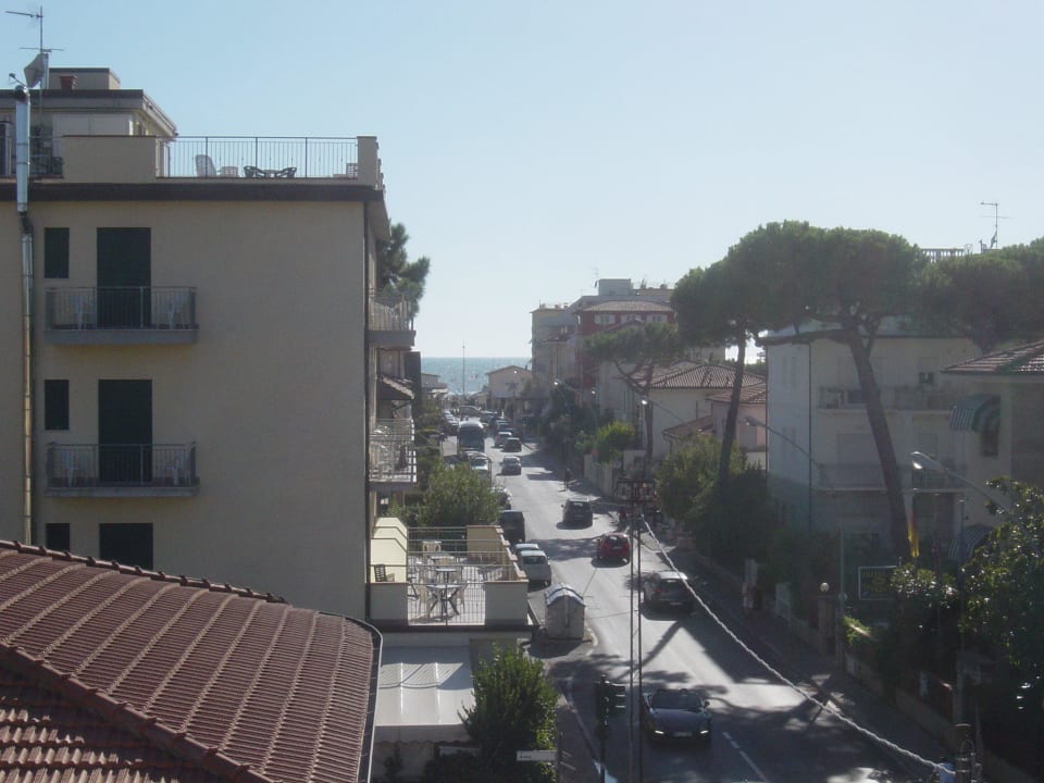 Vom Balkon im 3. Stock zum Meer Hotel Fortunella