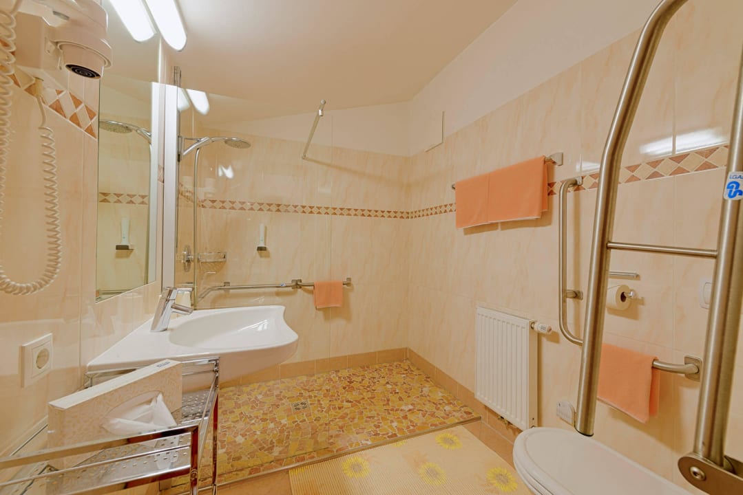 Badezimmer Juniorsuite Hotel Gasthof Kröll
