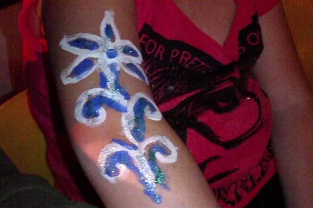 Bodypainting vor der Kinderdisco Alaiye Resort & Spa