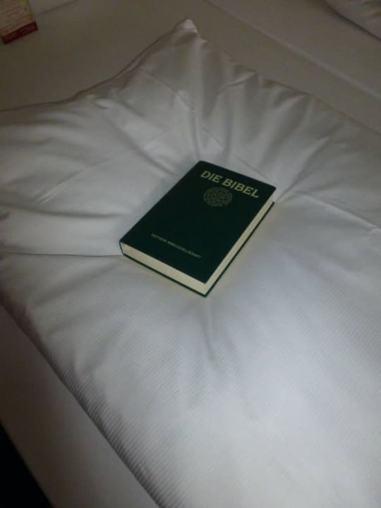 Библия в каждом номере HYPERION Hotel Garmisch-Partenkirchen