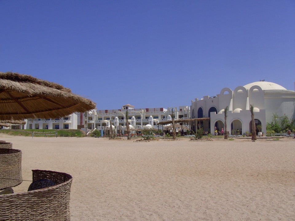 Hotel vom Strand aus Coral Sun Beach