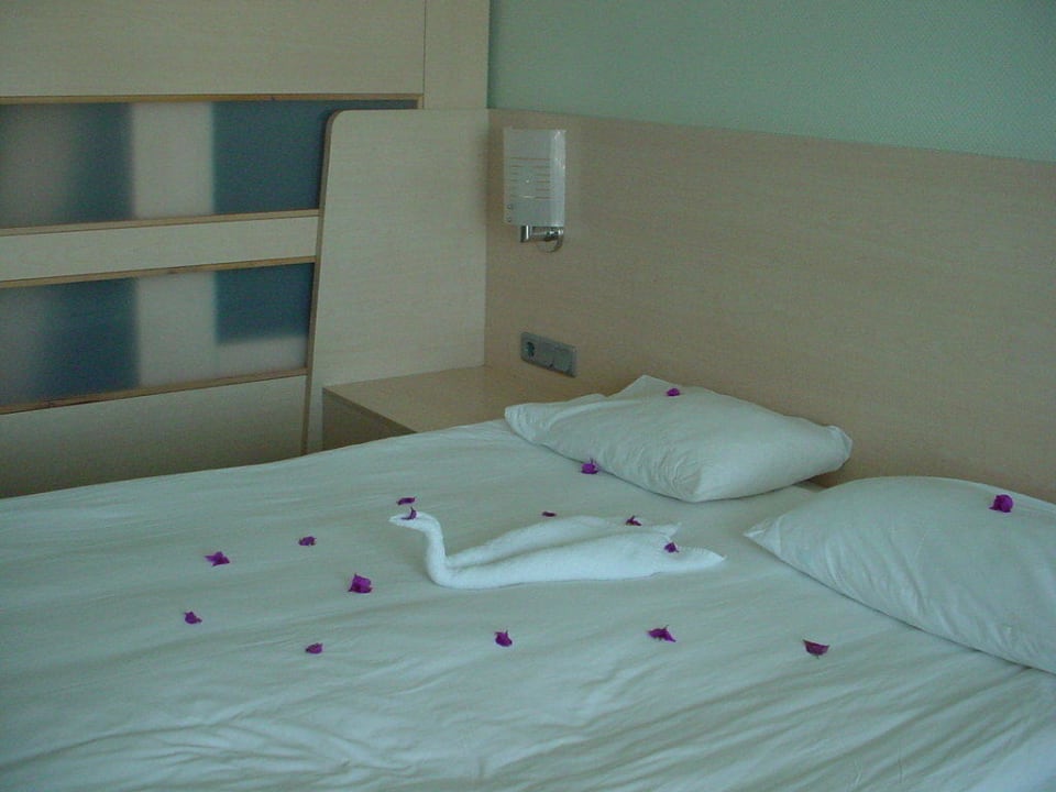 Bett und Dekoration VONRESORT Golden Coast