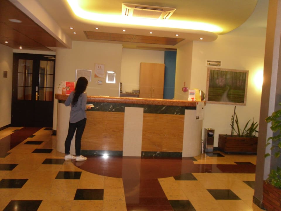 Rezeption West Point Airport Hotel