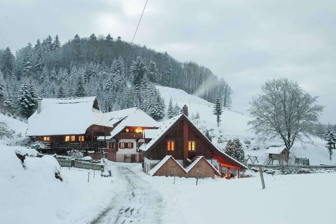 Winteransicht Hof Ferienwohnungen Ramsteinerhof