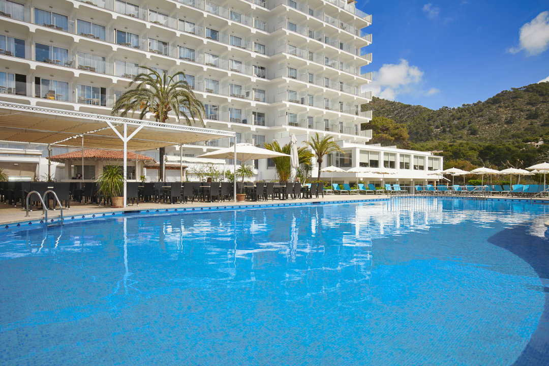 Pool Universal Hotel Castell Royal