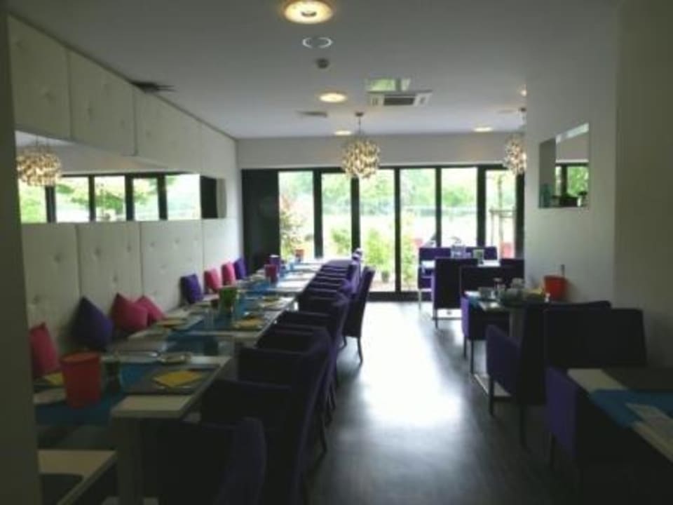 Eingedeckt für's Frühstück Friendly Cityhotel Oktopus