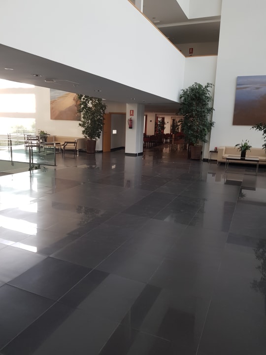 Lobby Garbi Costa Luz