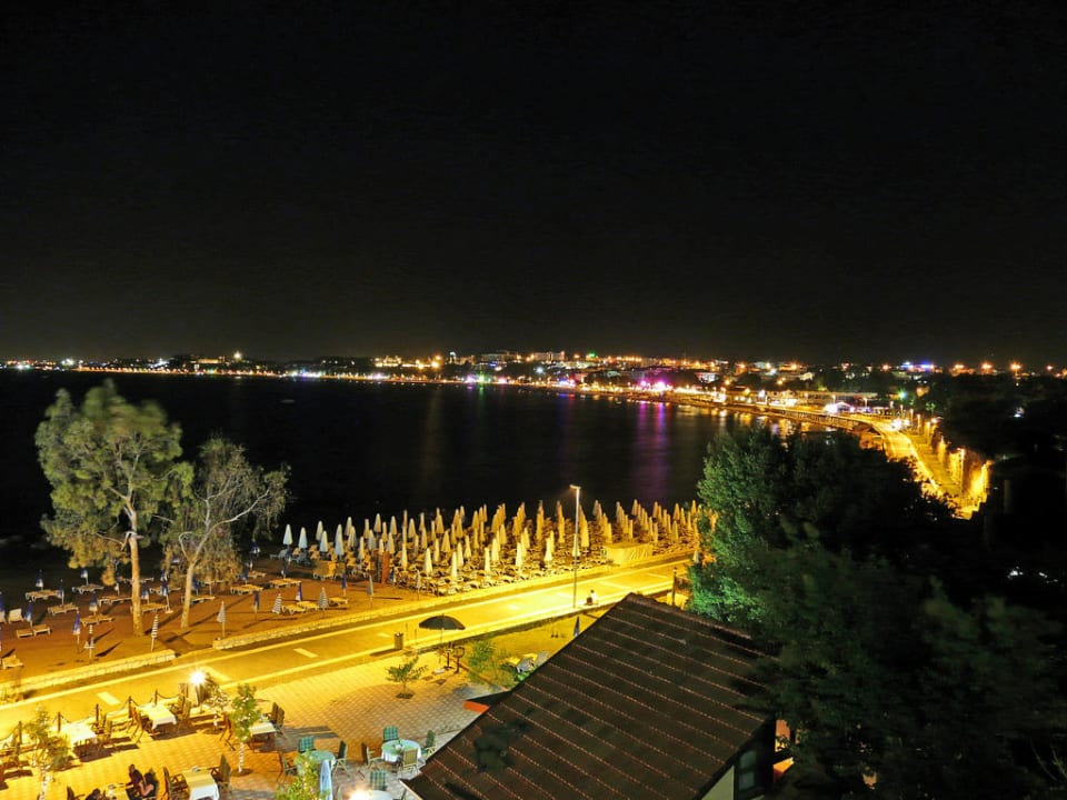 Promenade bei Nacht Hotel Neptün/Neptun