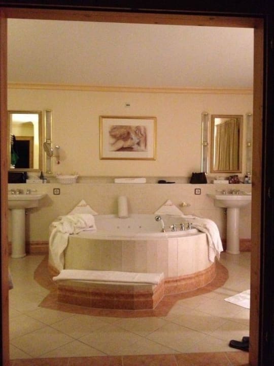 Tolle Zimmer Wellnesshotel ...liebes Rot-Flüh