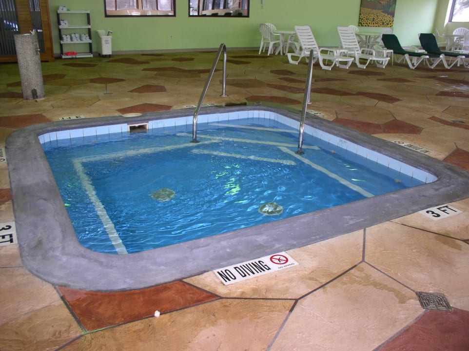 Our Whirlpool Quality Inn & Suites Escanaba