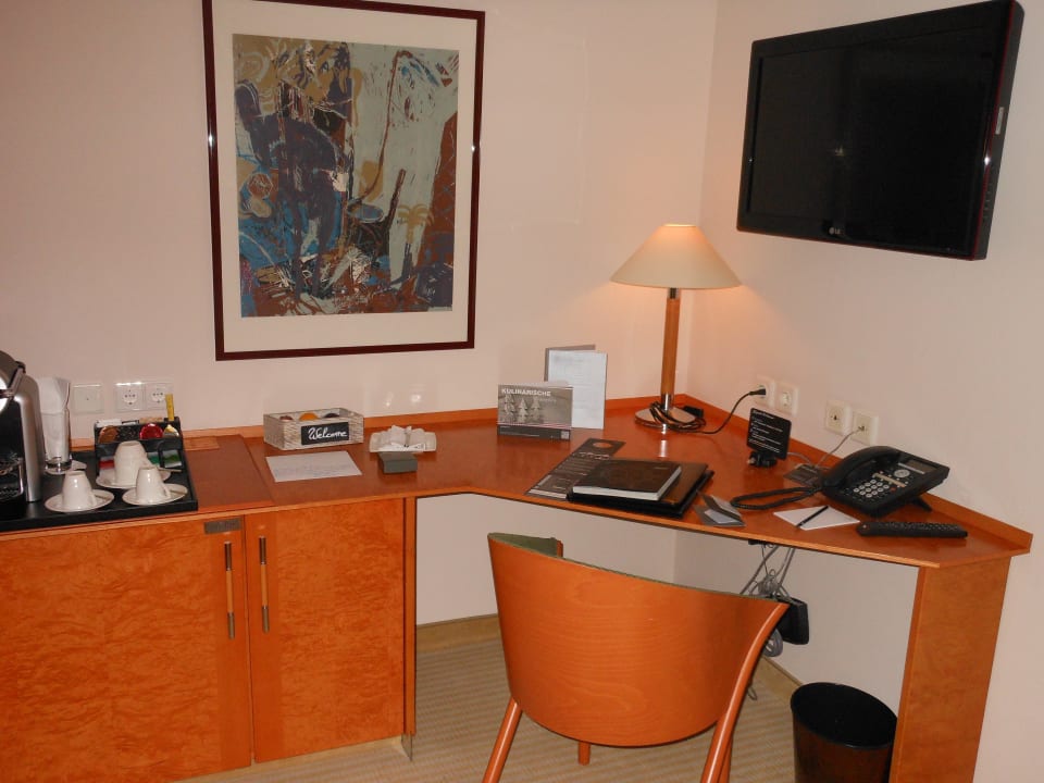 Zimmer 2001 - Arbeisbereich Hilton Munich Airport