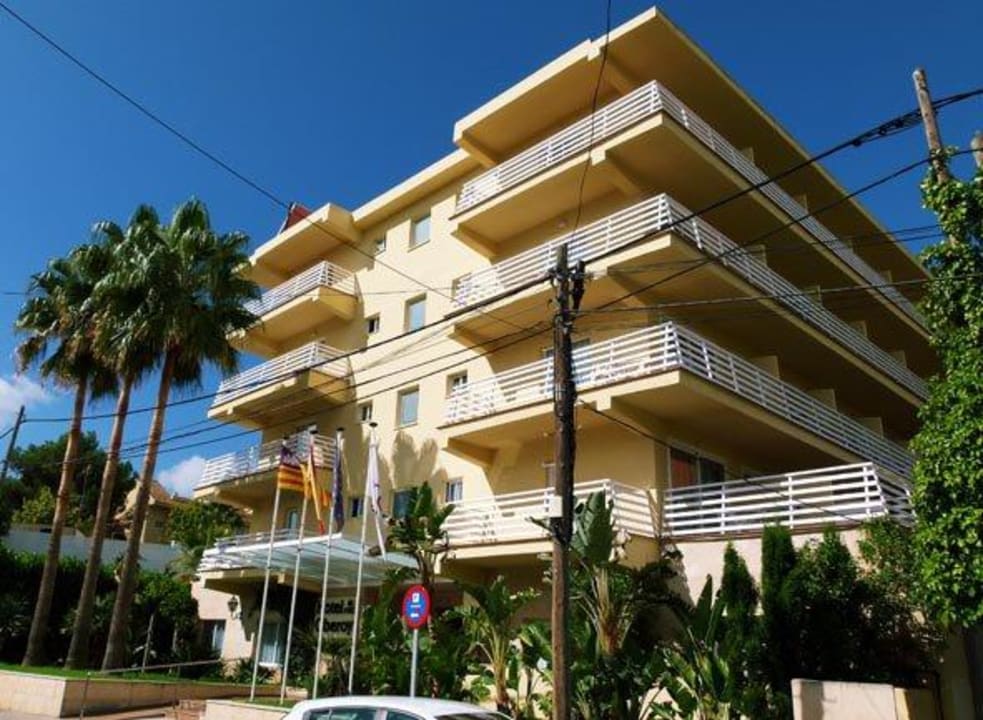 Blick zum Eingang und auf die hintere Seite Roc Oberoy