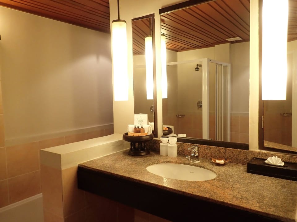 Jede Menge Ablagefläche Khao Lak Merlin Resort