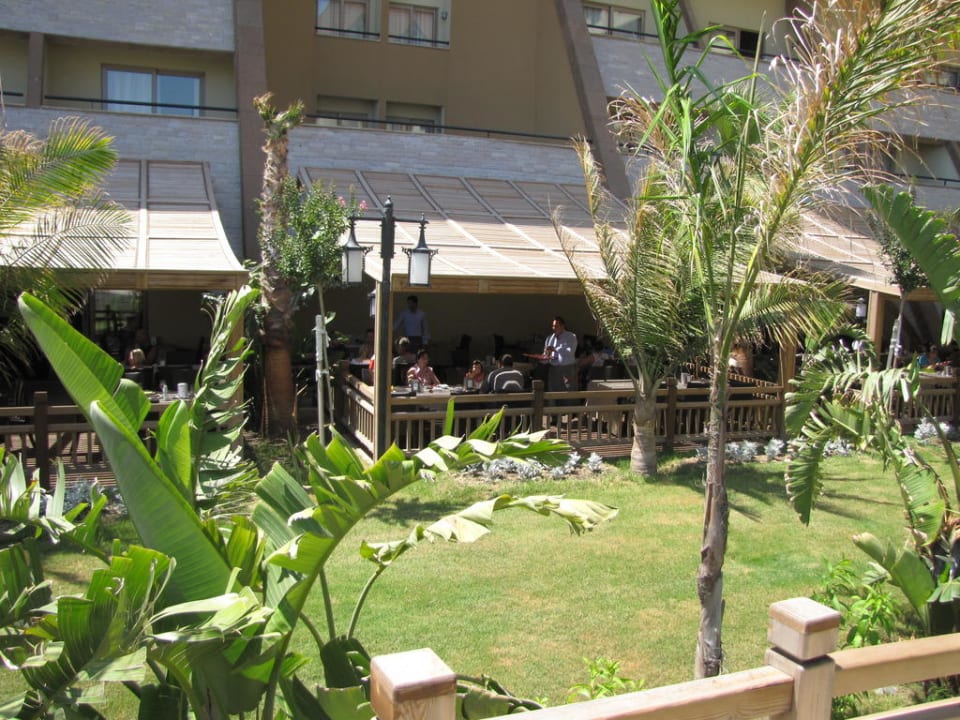 Hauptrestaurant Außensitzbereich Hotel Royal Dragon