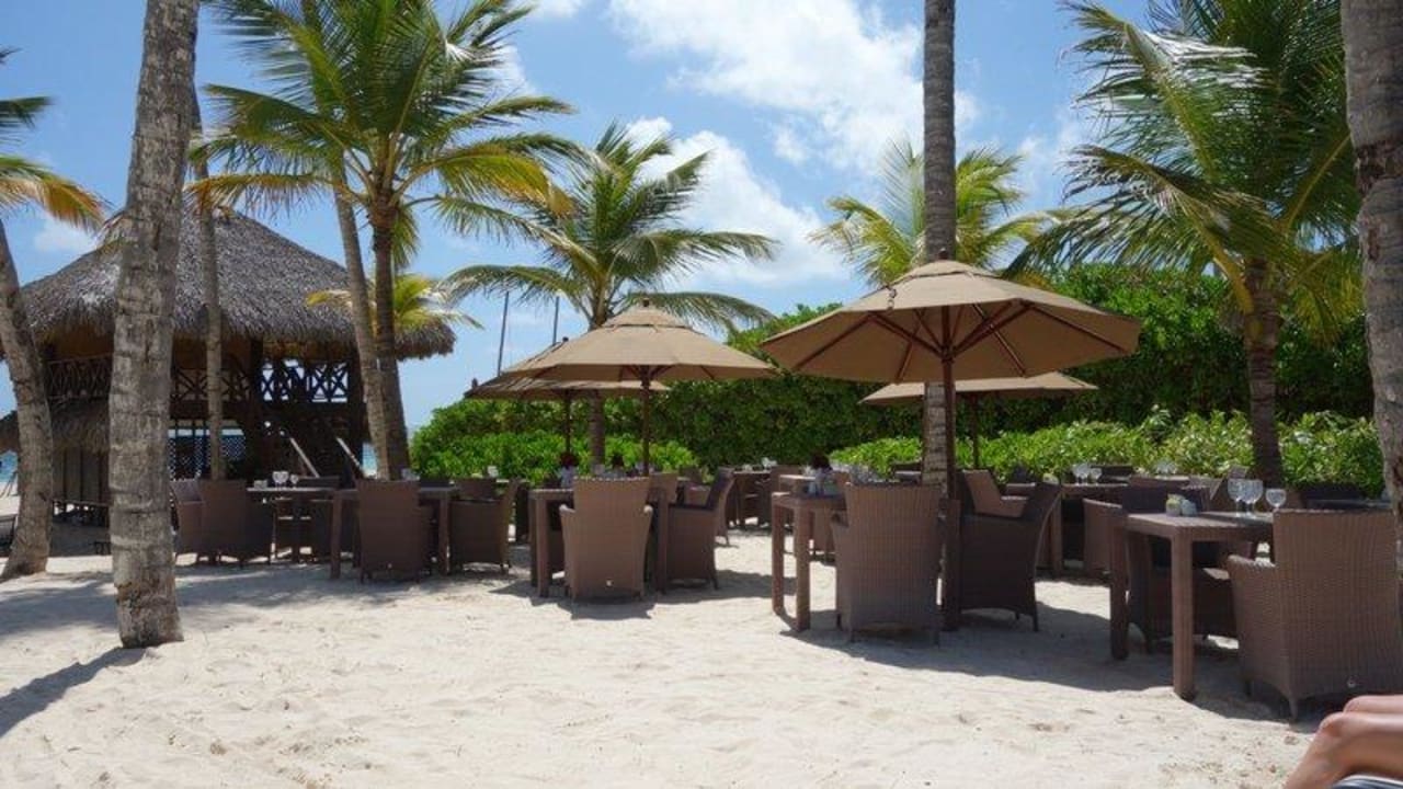 Bare-Foot Grill Secrets Royal Beach Punta Cana - Adults only