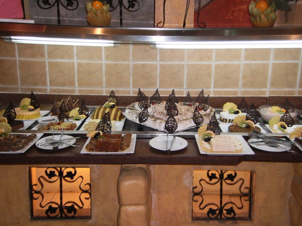 Nachspeisenbuffet im Hauptrestaurant Pickalbatros Alf Leila Wa Leila Resort - Neverland Hurghada