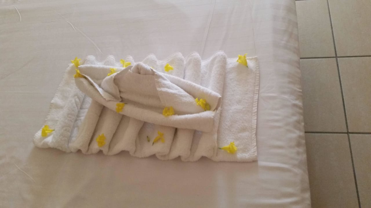 Deko auf dem Bett Hotel JAZ Makadi Star & Spa