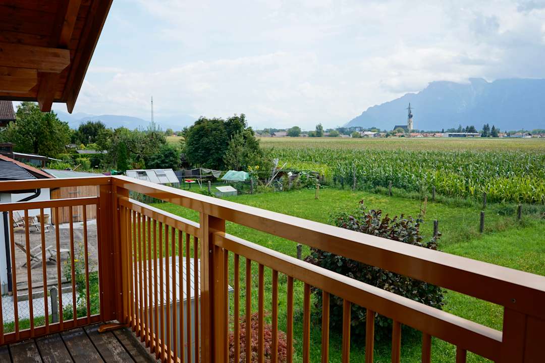 Ausblick Ferienhaus Am Weitfeld - Ruheoase mit Garten & Bergblick nahe Salzburg