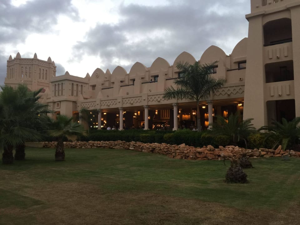 Afrikanisches Restaurant von hinten abends Hotel Riu Touareg