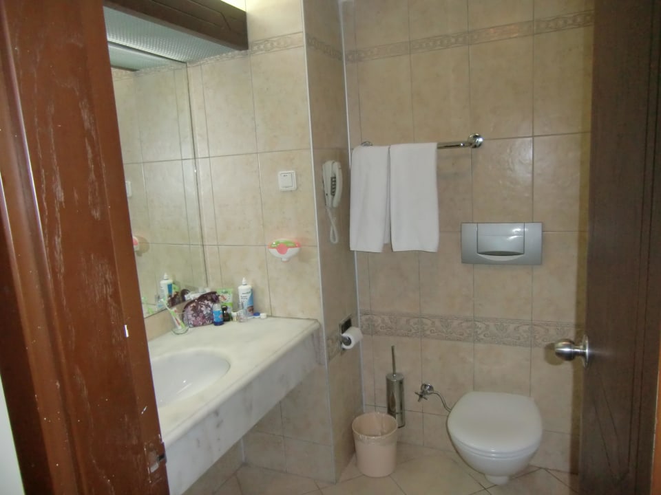 Bad nicht sauber und alt Belconti Resort Hotel