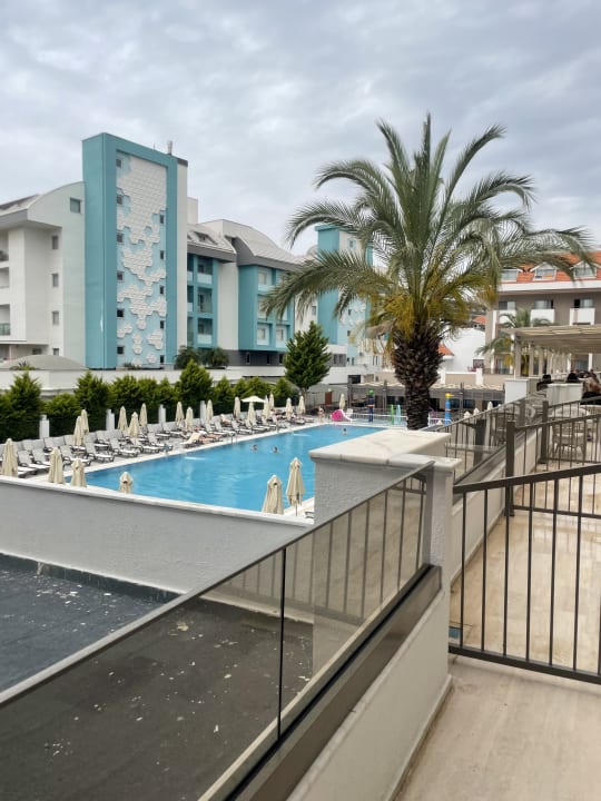 Pool Side Story Resort & Spa