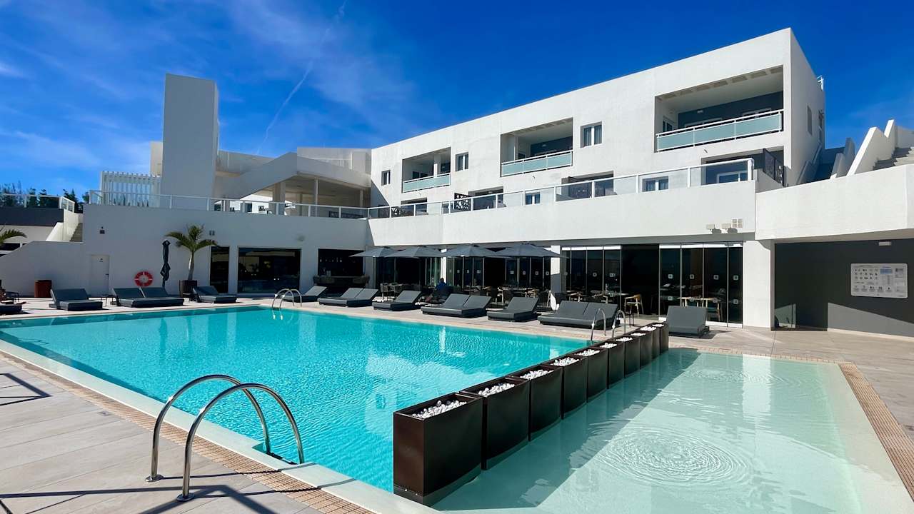 Pool R2 Higos Beach
