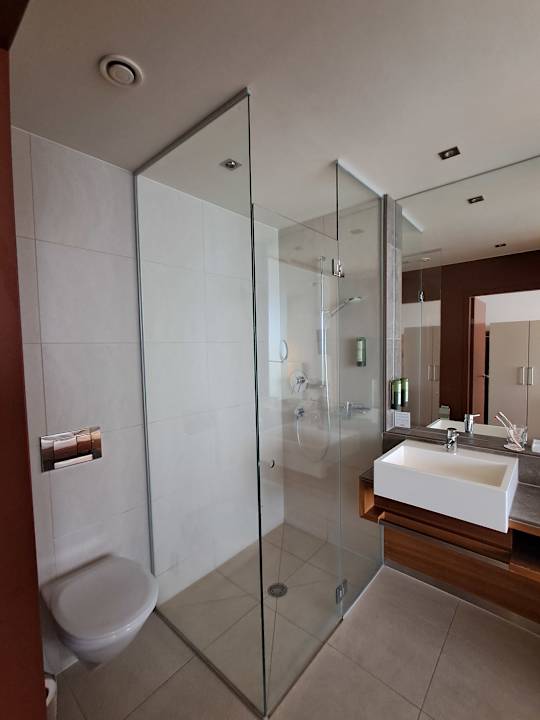 Zimmer AVIVA make friends