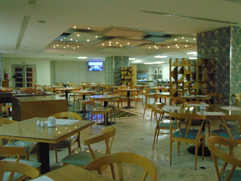 Gastro Hotel Golden Tulip El Mechtel