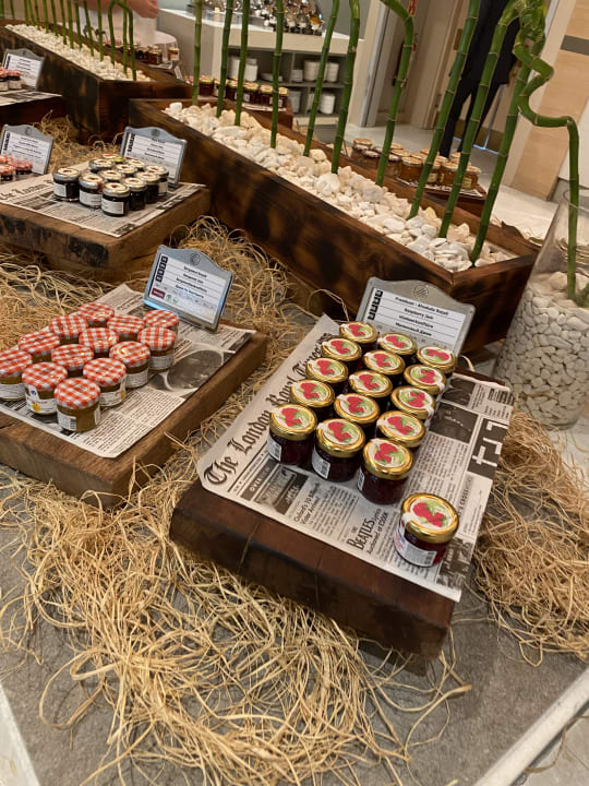 Gastro Acanthus Cennet Barut Collection