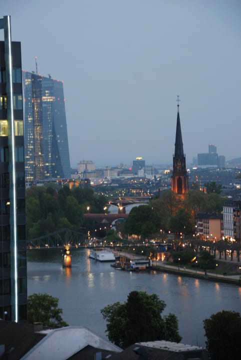 Ausblick Adina Apartment Hotel Frankfurt Neue Oper