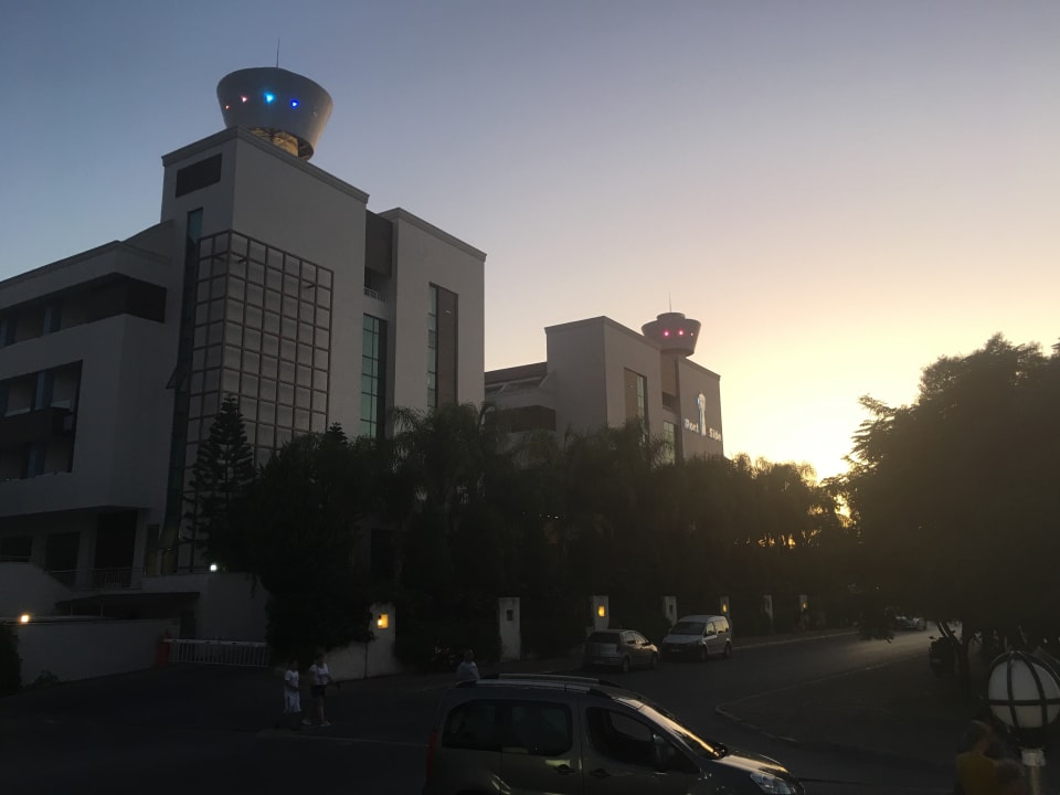Außenansicht Port Side Resort Hotel