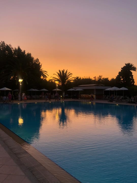 Pool Caravia Beach Hotel