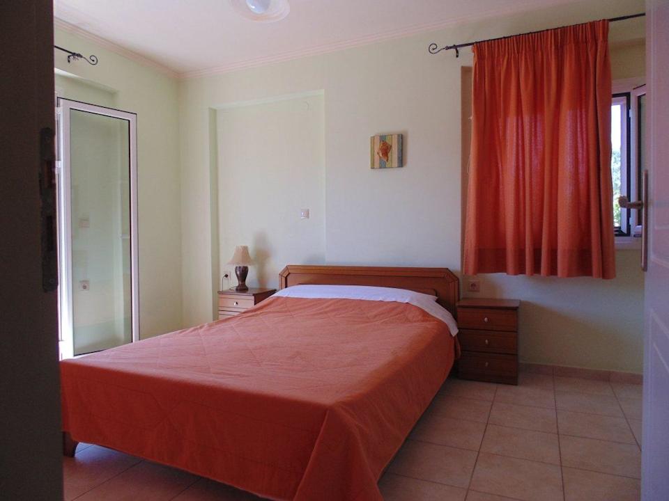 Bedroom in One bedroom apartment Bayside Apartments