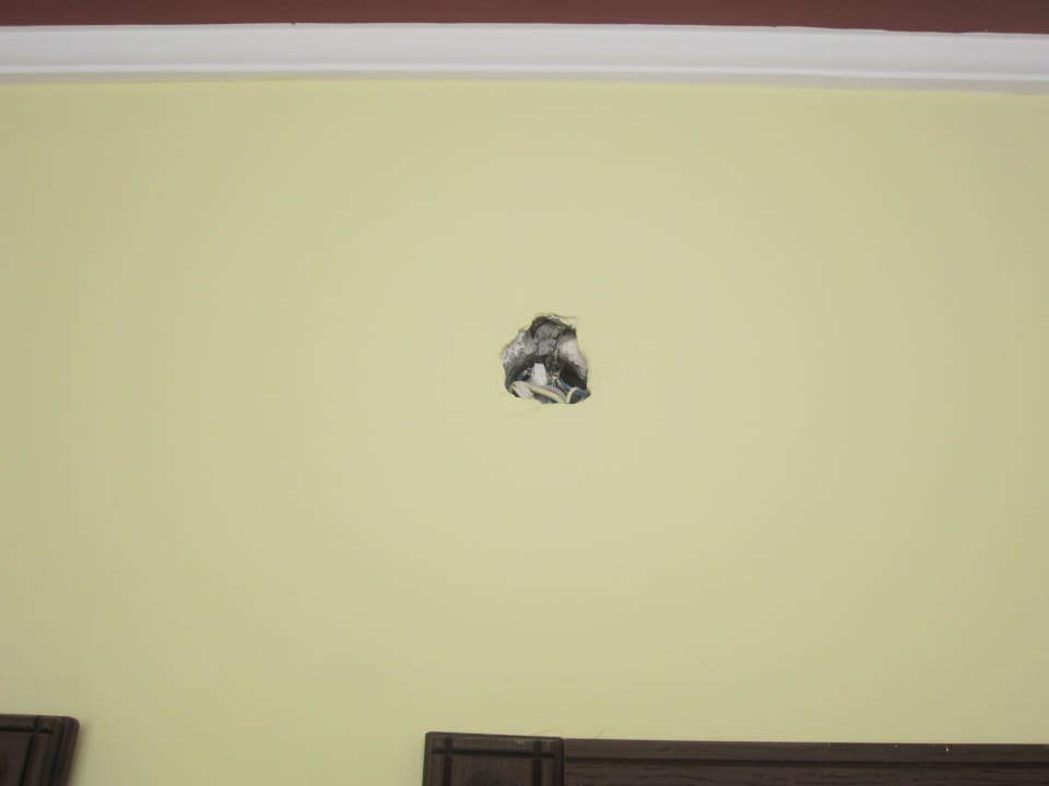 Wand fehlende Stromabdeckung Hotel Özgürhan