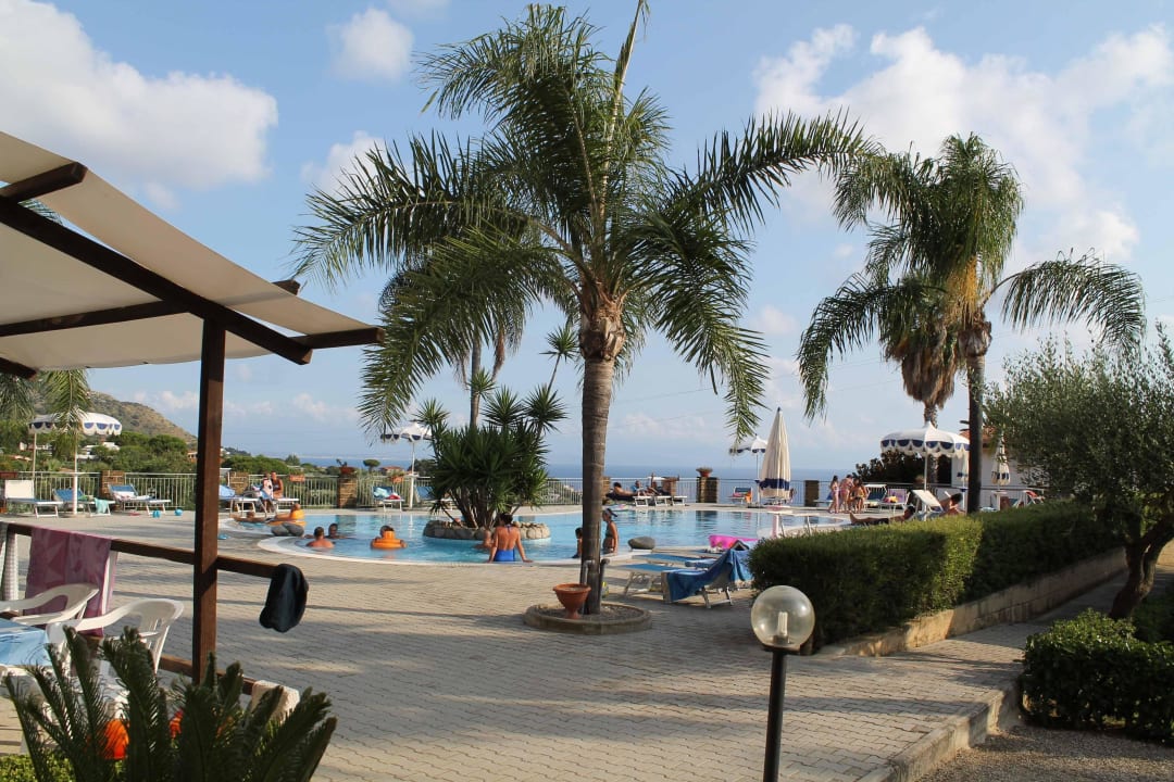 Vista sulla piscina Hotel Residence Rosy