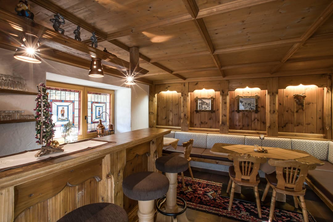 Selbsversorgungs-Bar mit offenem Kamin +++ Gästeheim Berghof