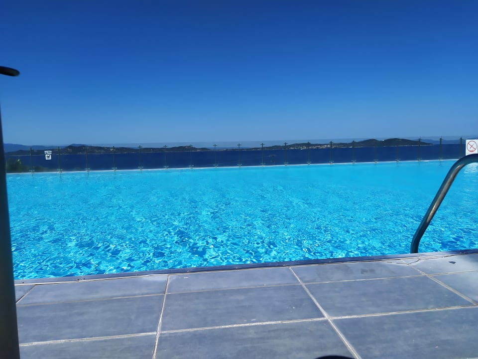 Pool Akrathos Beach Hotel