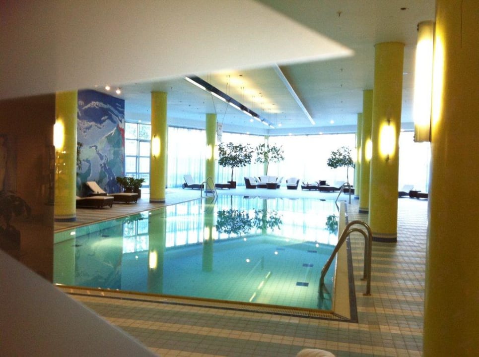 Pool  Hilton Munich Airport