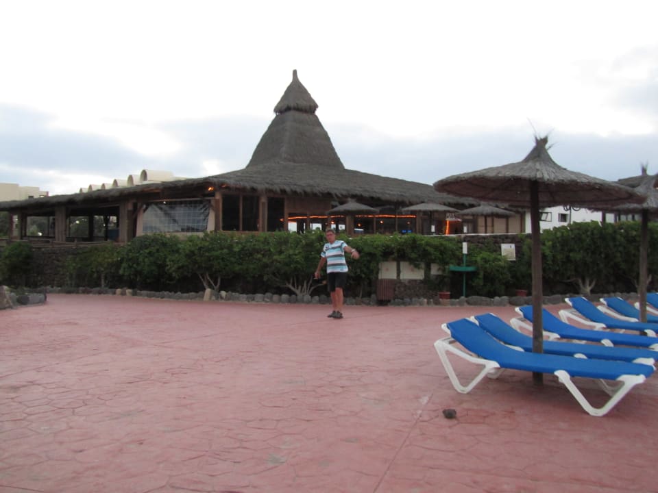 Nach 18 Uhr am Pool SBH Hotel Royal Monica