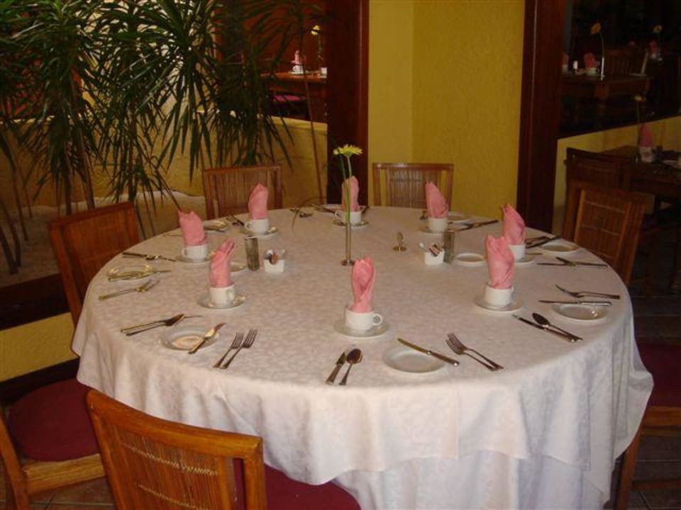 Frühstücksgedeck Dinarobin Beachcomber Golf Resort & Spa