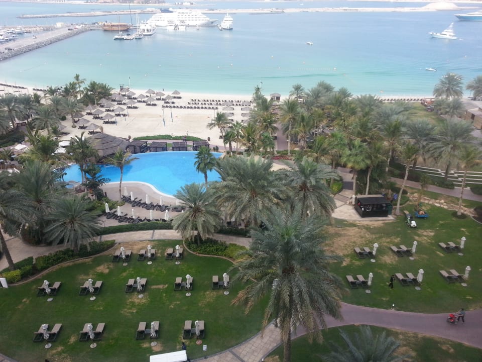 Blick vom Balkon Le Meridien Mina Seyahi Beach Resort & Waterpark