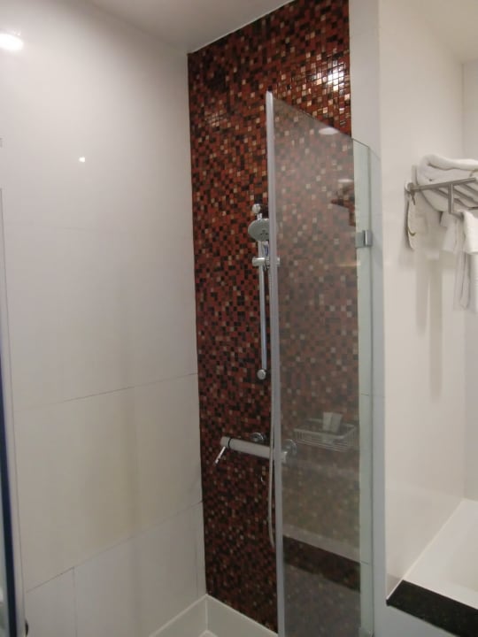 Badezimmer, Dusche Chatrium Hotel Riverside Bangkok