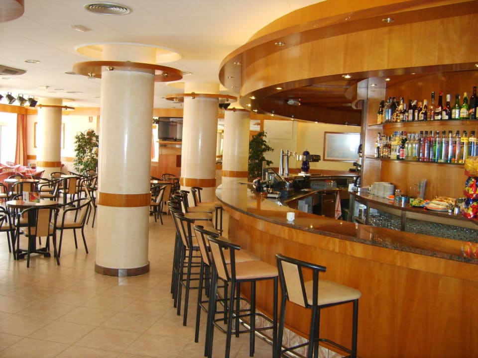 Gaststätte mit Abendprogramm. Sumus Hotel Monteplaya