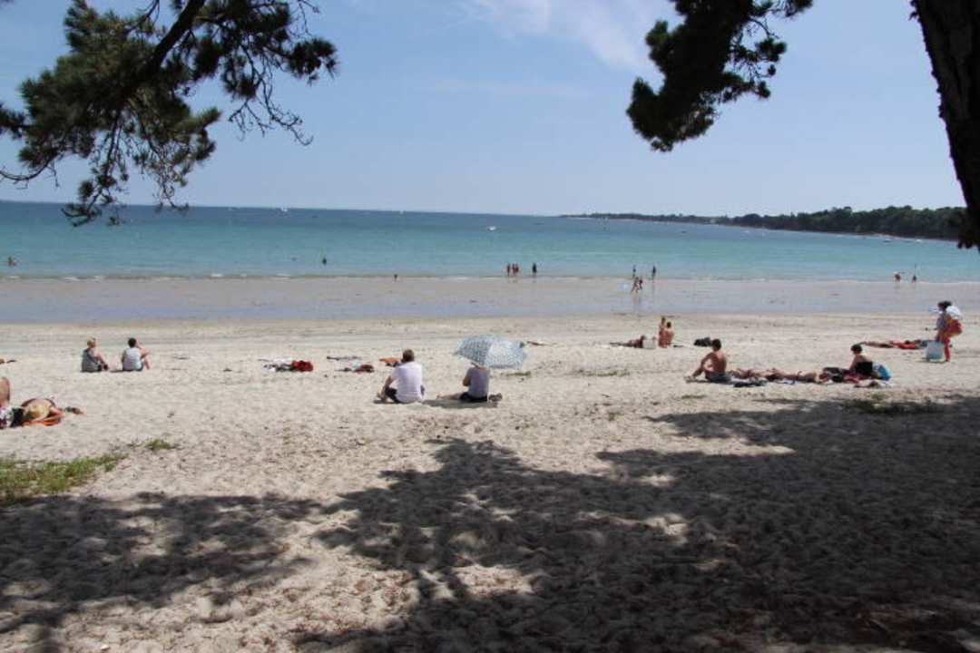 Öffentlicher Strand in Cap Coz Hotel Pierre et Vacances