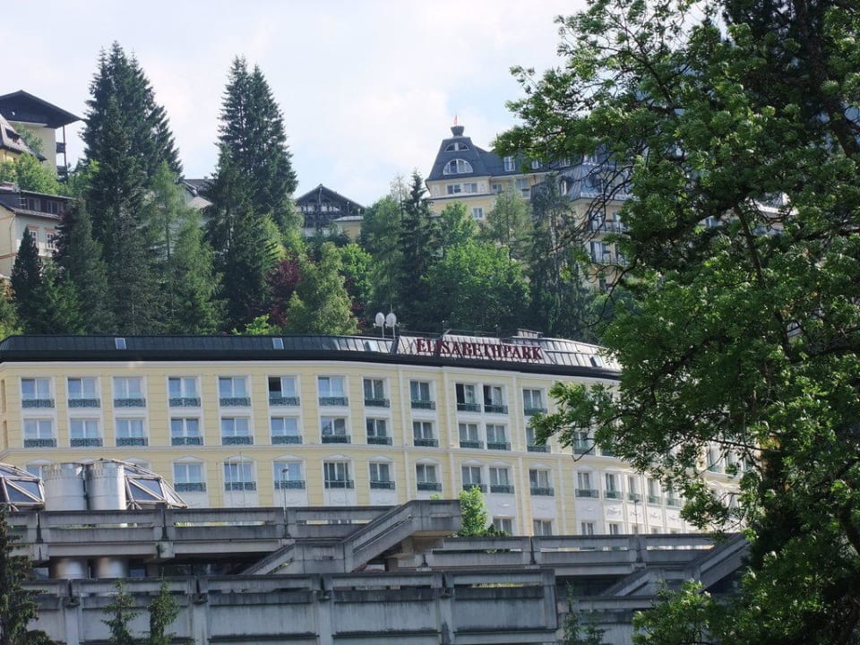 Внешний вид бассейна Thermal Resort Hotel Elisabethpark