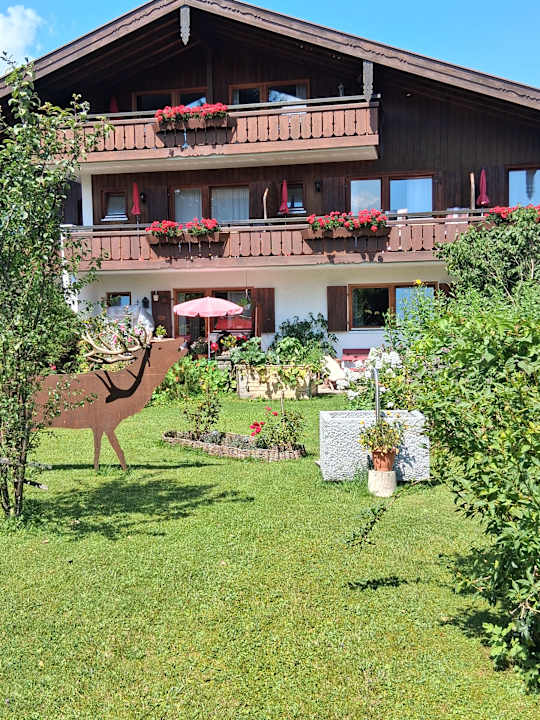Außenansicht Haus Zufriedenheit