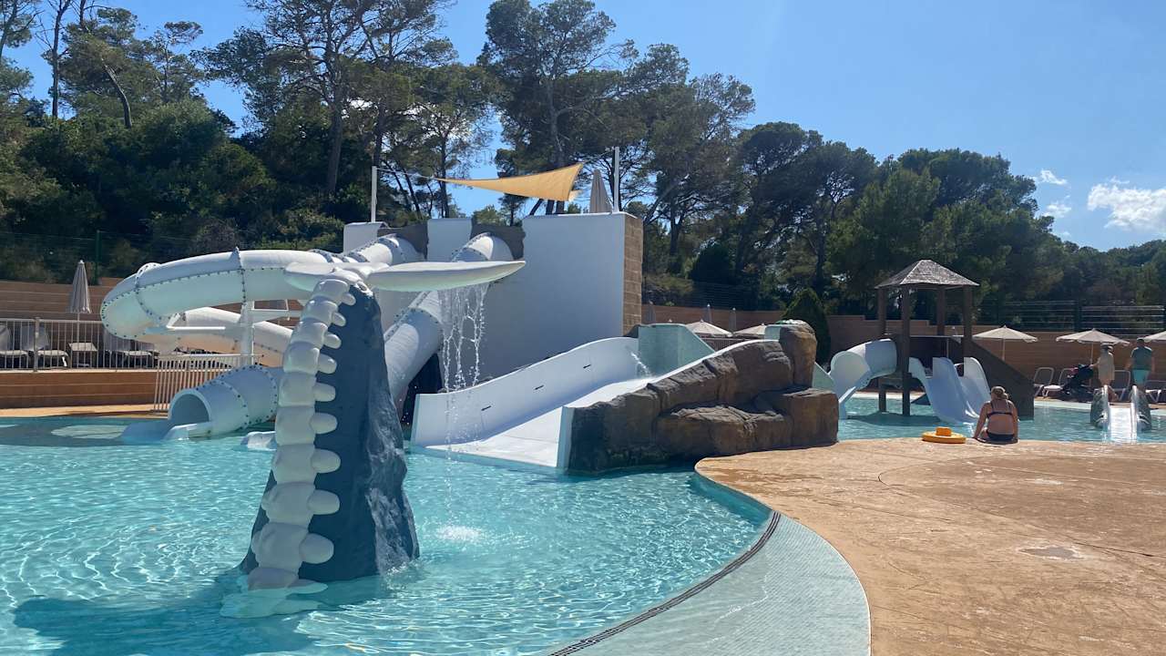 Pool Calimera Fido Gardens